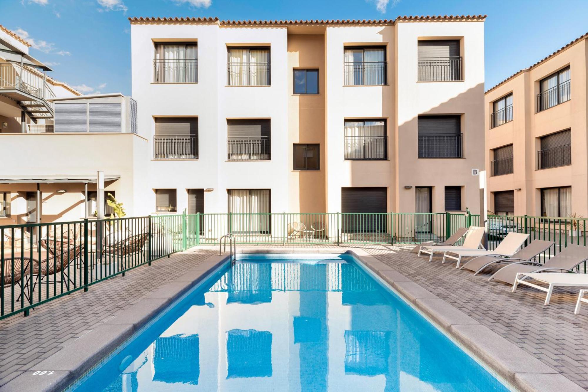 Castell Beach Aparthotel Castelldefels Exterior photo